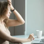 Jakie codzienne czynności niszczą twój mózg i psychikę, nawet jeśli tego nie zauważasz? jakie-codzienne-czynnosci-niszcza-twoj-mozg-i-psychike-nawet-jesli.webp.webp